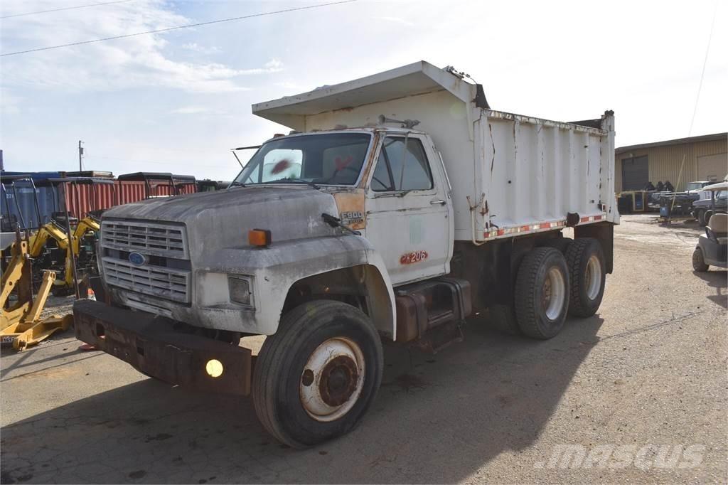 Ford F900 Savivarčių priekabų vilkikai
