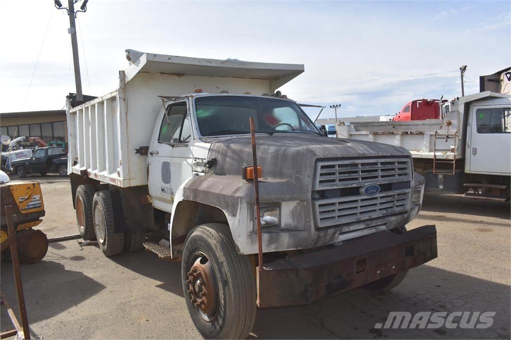 Ford F900 Savivarčių priekabų vilkikai