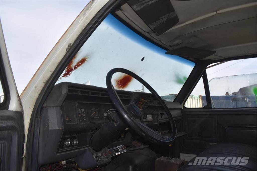 Ford F900 Savivarčių priekabų vilkikai