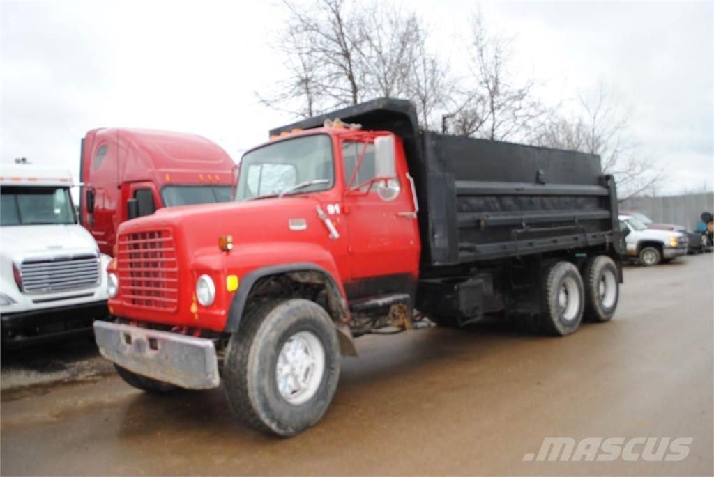 Ford L8000 Savivarčių priekabų vilkikai