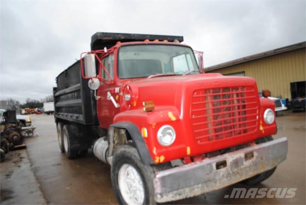 Ford L8000 Savivarčių priekabų vilkikai