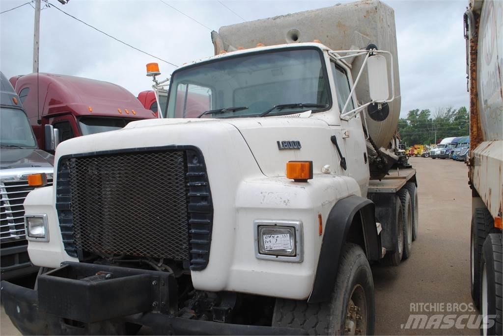 Ford L8000 Betonvežiai