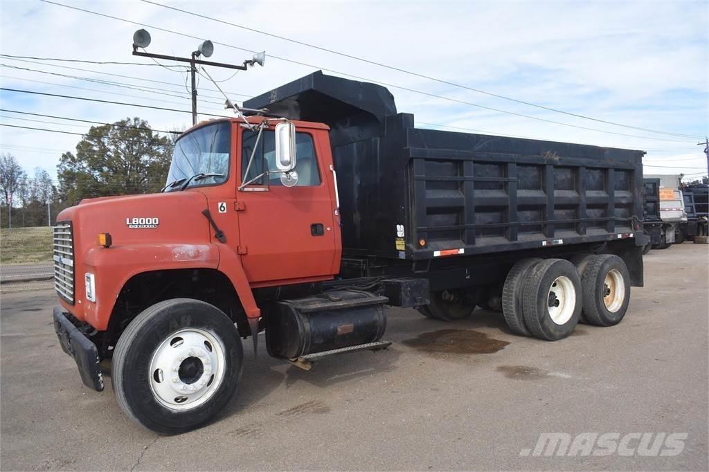 Ford L8000 Savivarčių priekabų vilkikai