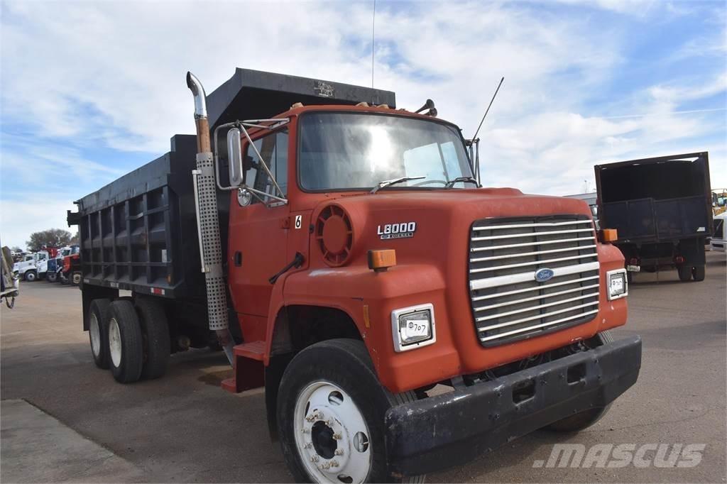 Ford L8000 Savivarčių priekabų vilkikai