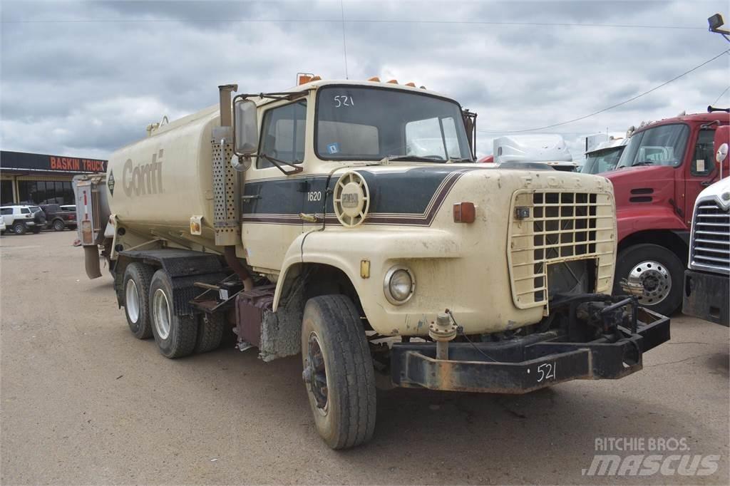 Ford L8000 Automobilinės cisternos