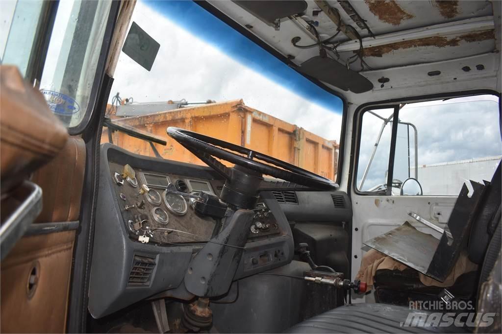 Ford L8000 Automobiliniai kranai