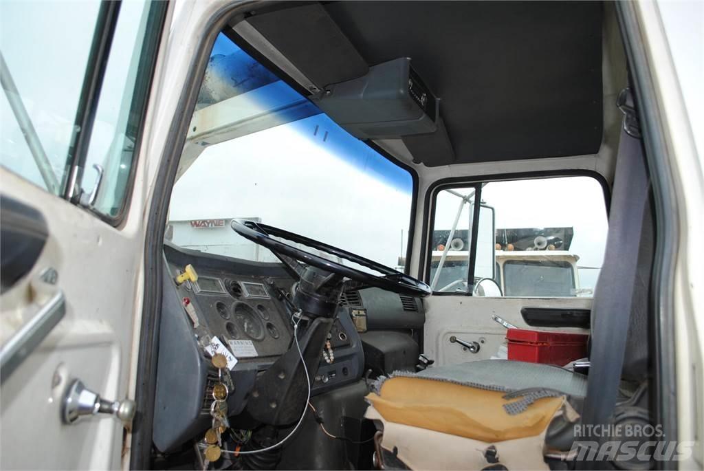 Ford L8000 Automobilinės cisternos