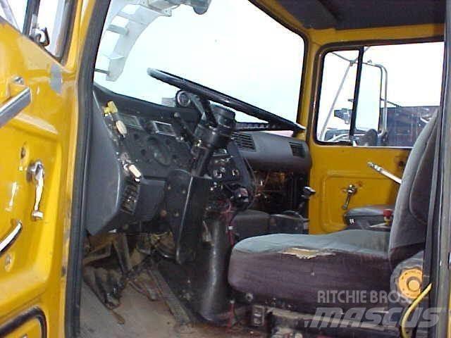 Ford L8000 Automobilinės cisternos