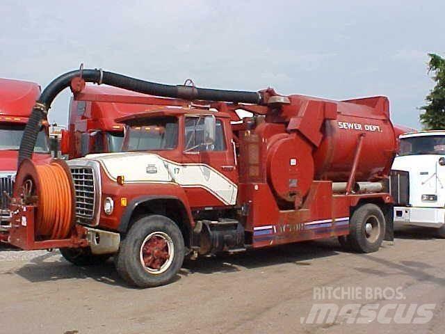 Ford L8000 Automobilinės cisternos