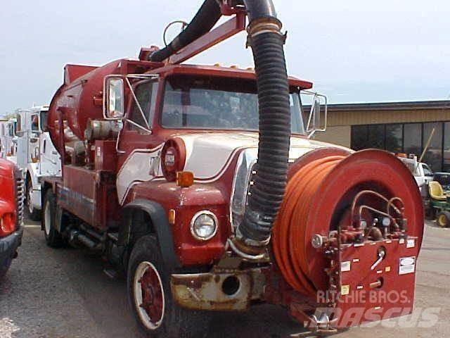 Ford L8000 Automobilinės cisternos