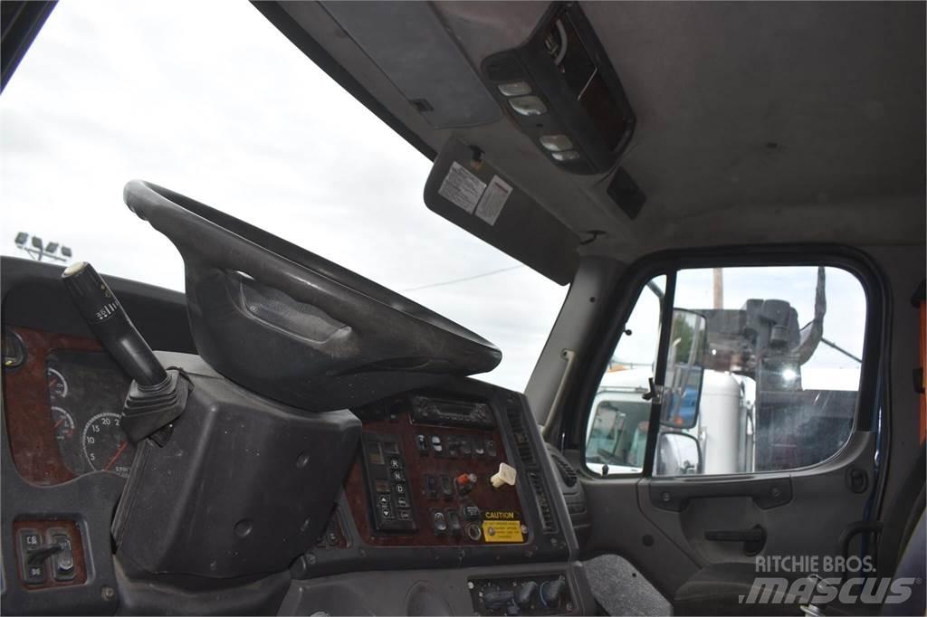 Freightliner 114SD Savivarčių priekabų vilkikai