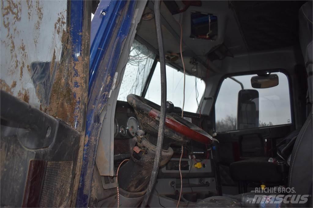 Freightliner 122SD Savivarčių priekabų vilkikai