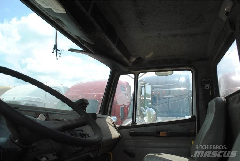Freightliner FL70 Automobiliniai kranai