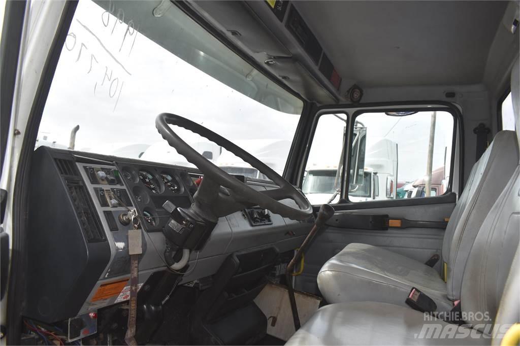 Freightliner FL70 Automobiliniai kranai