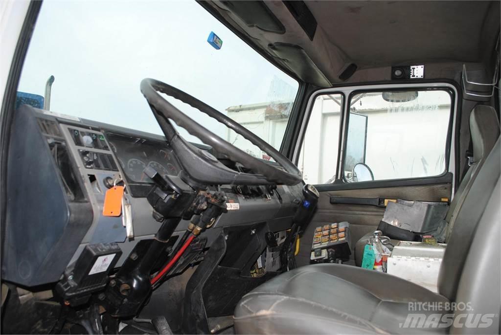 Freightliner FL80 Automobiliniai kranai