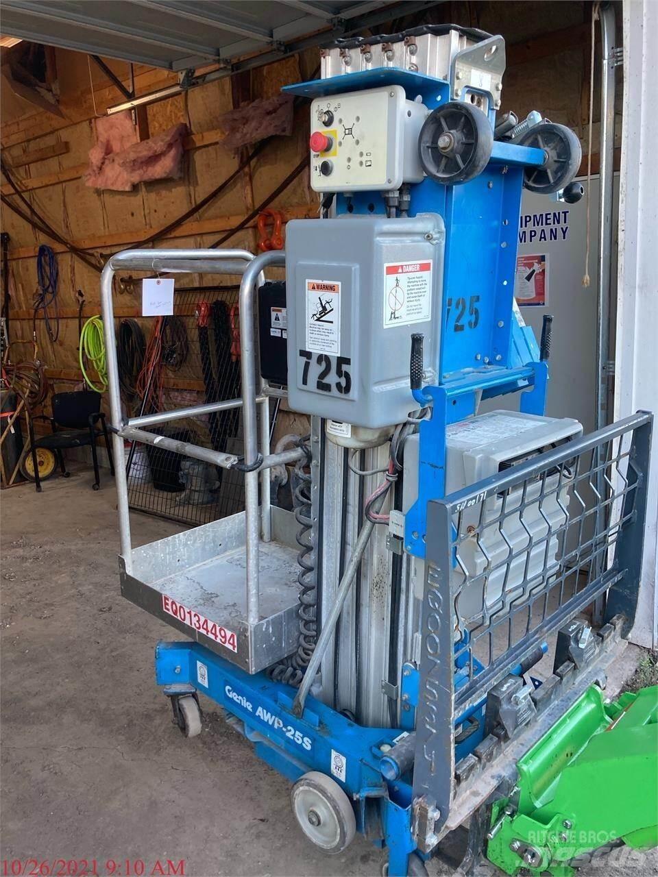 Genie AWP25S Vertikalūs stiebiniai keltuvai