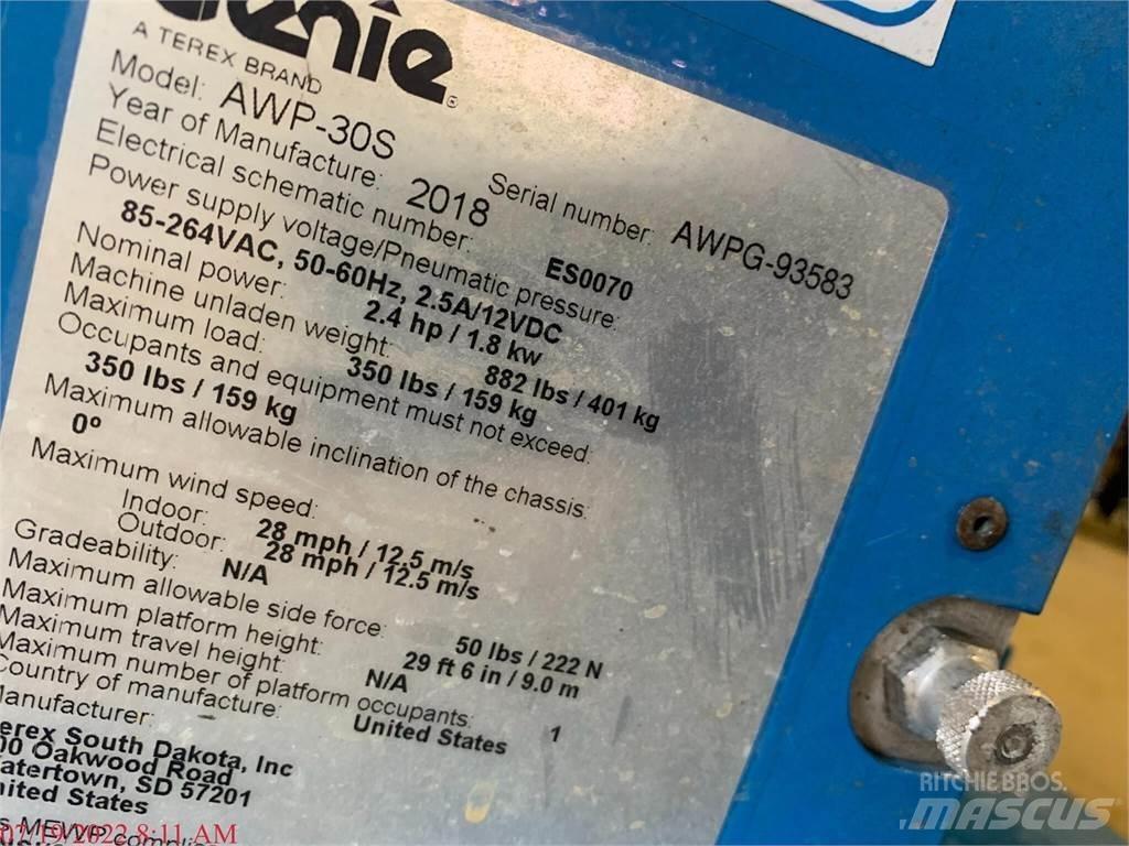 Genie AWP30S Vertikalūs stiebiniai keltuvai