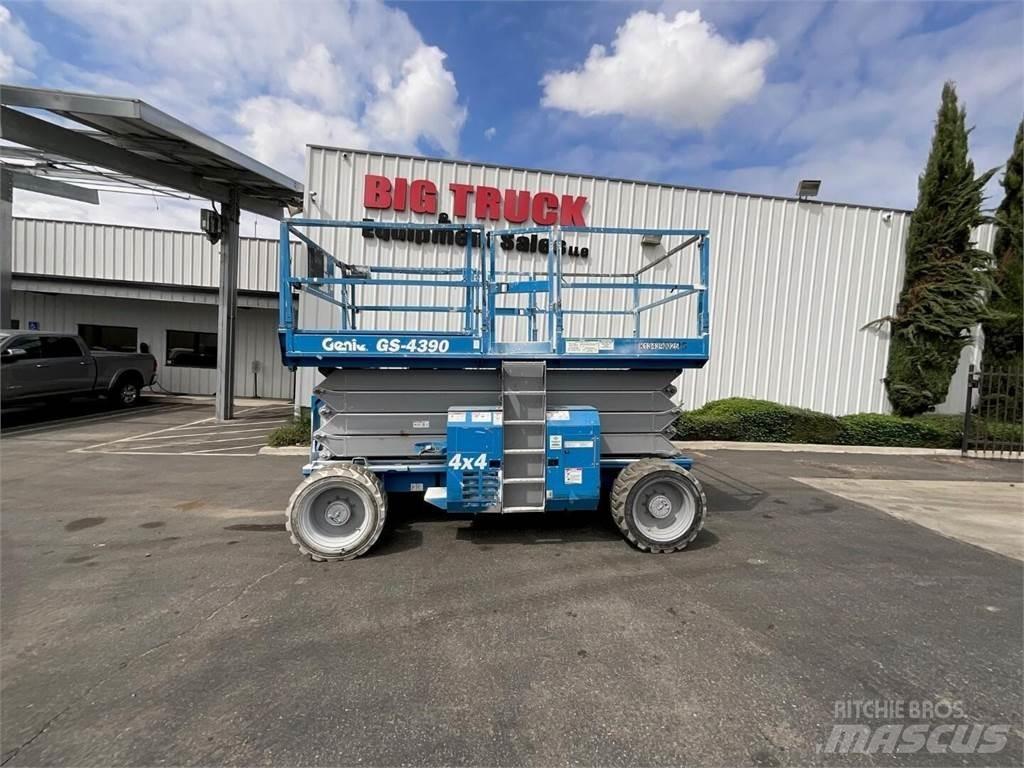 Genie GS4390RT Žirkliniai keltuvai