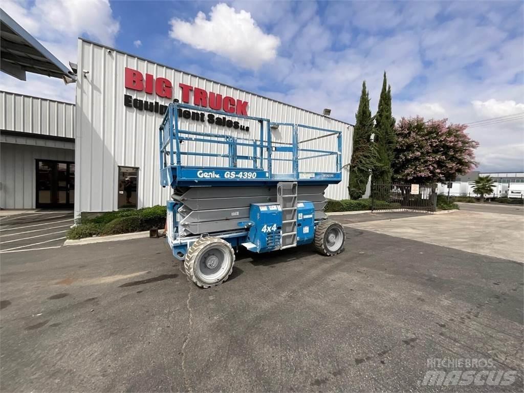 Genie GS4390RT Žirkliniai keltuvai