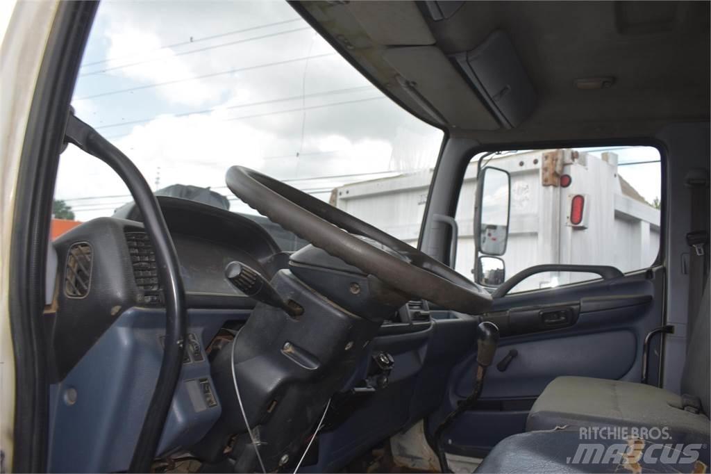 Hino 268 Savivarčių priekabų vilkikai