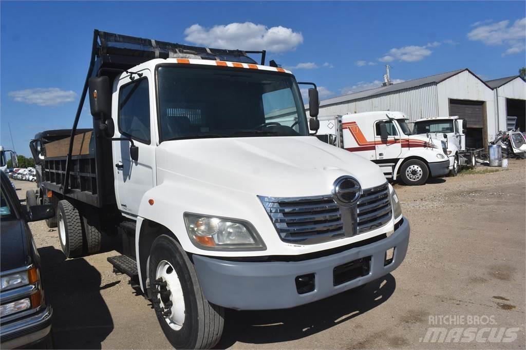 Hino 338 Savivarčių priekabų vilkikai