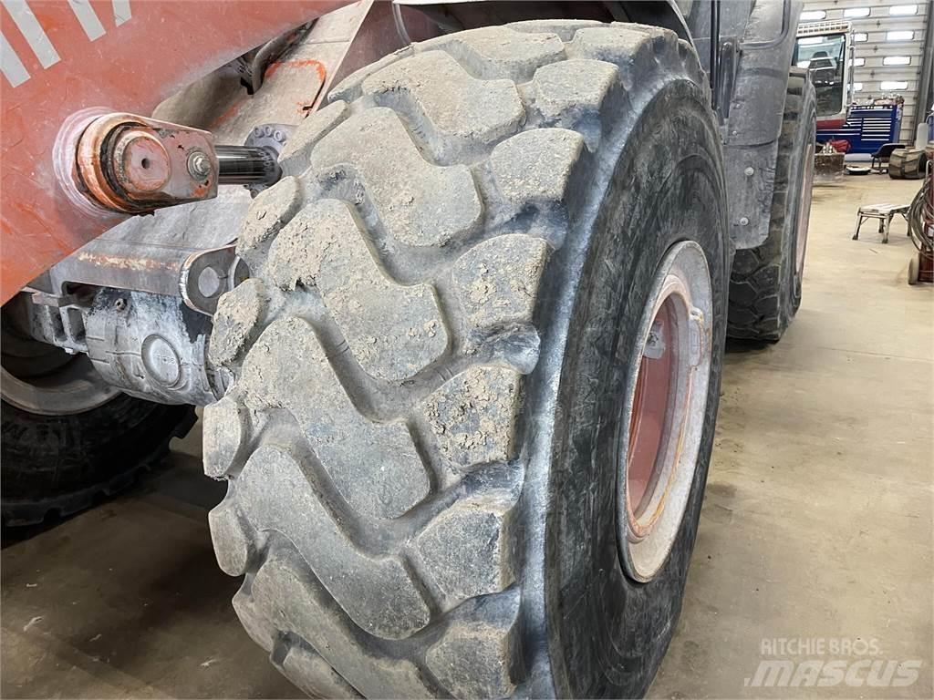 Hitachi ZW250-6 Naudoti ratiniai krautuvai