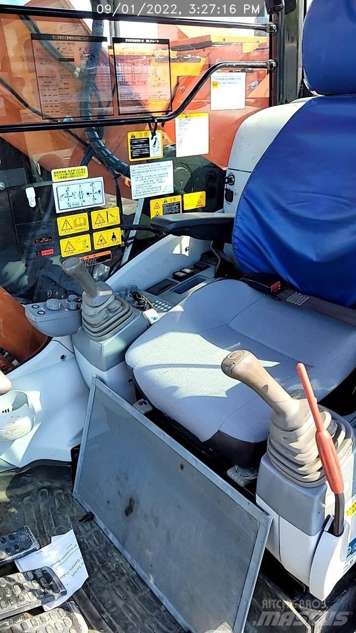 Hitachi ZX225US-6 Vikšriniai ekskavatoriai