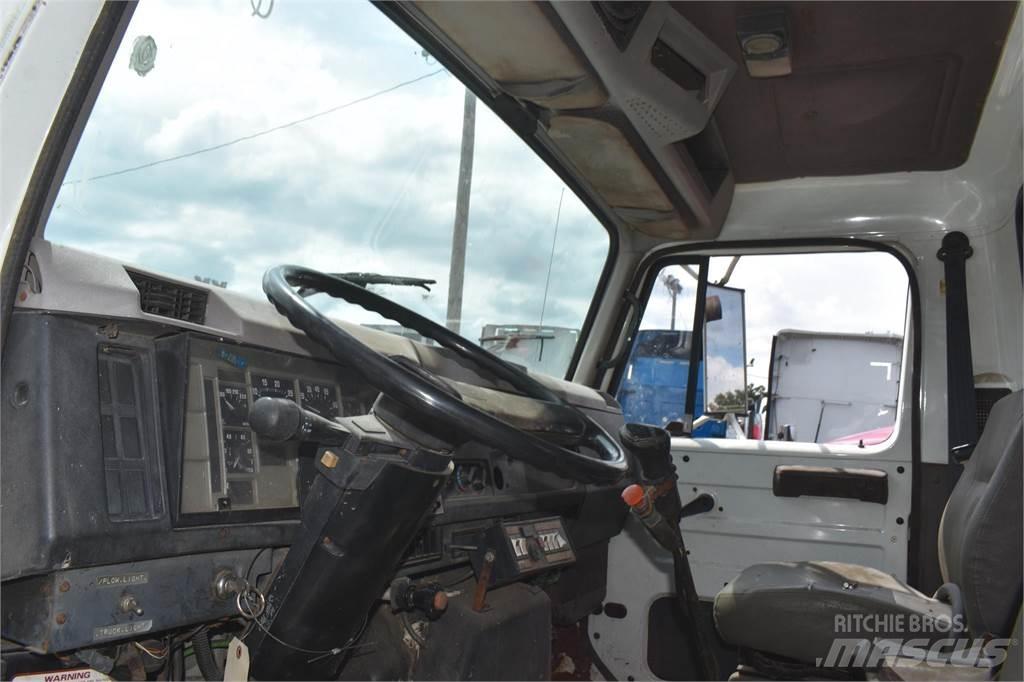 International 4700 Savivarčių priekabų vilkikai