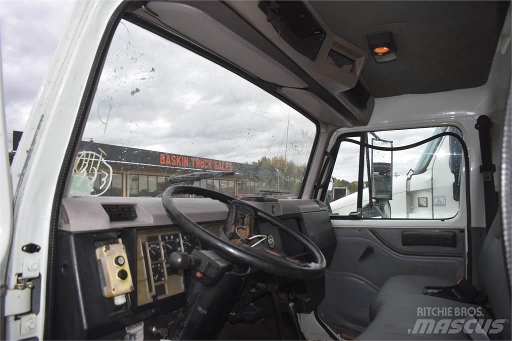 International 4700 Savivarčių priekabų vilkikai