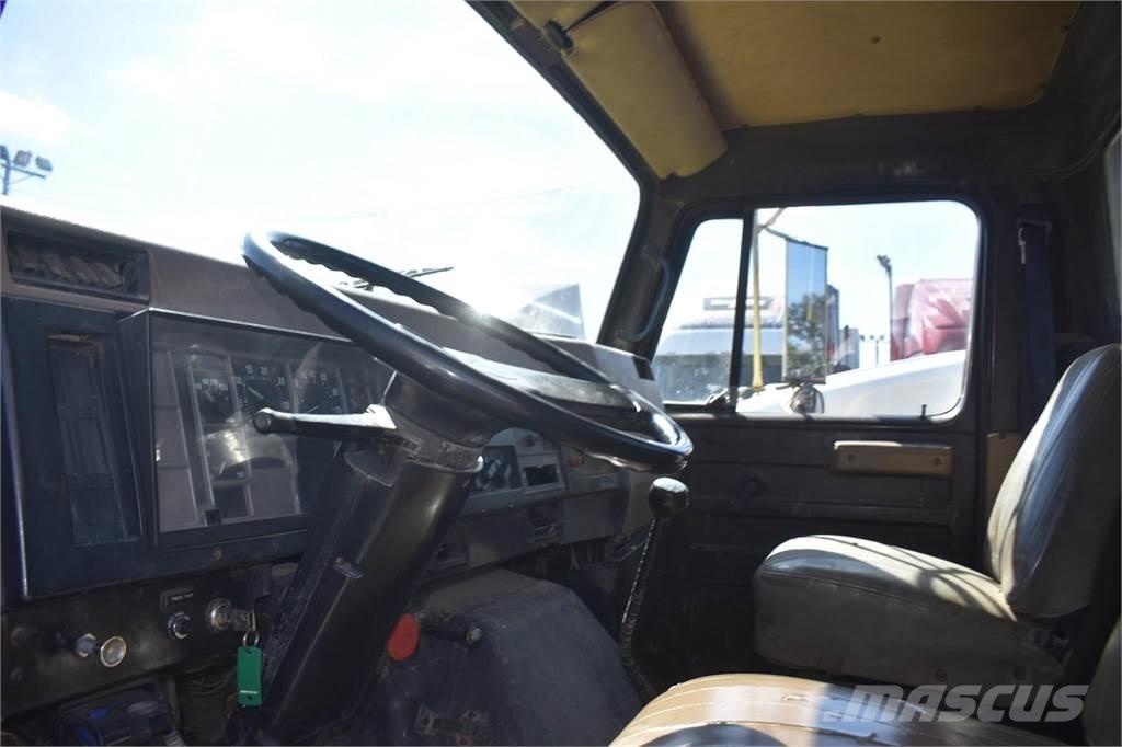International 4900 Savivarčių priekabų vilkikai