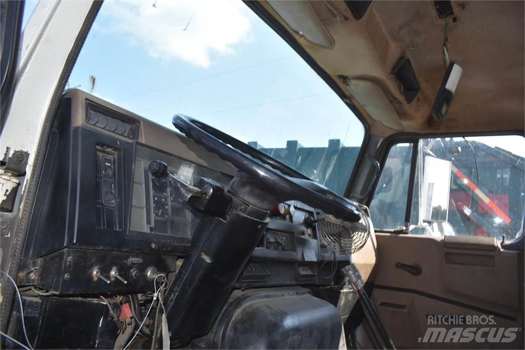 International 8200 Automobilinės cisternos