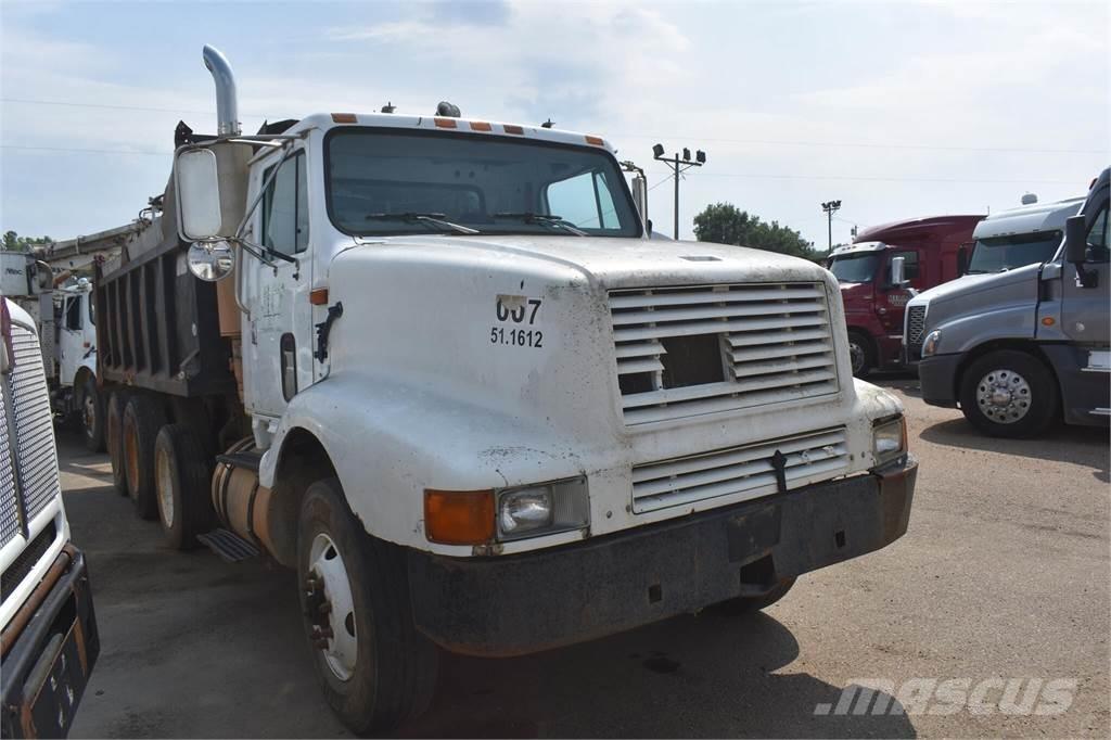 International 8200 Savivarčių priekabų vilkikai