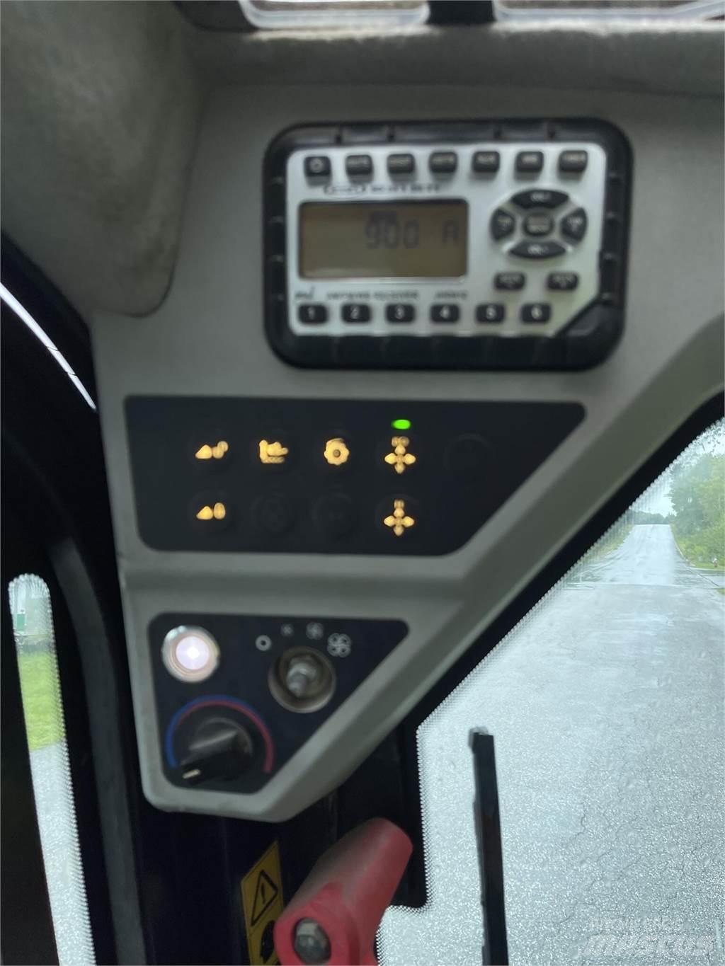 JCB 260T Krautuvai su šoniniu pasukimu