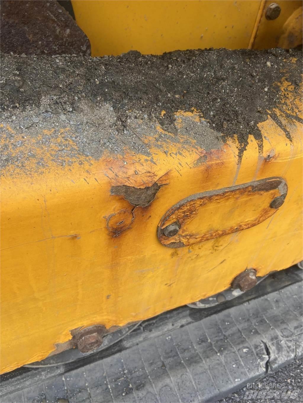 JCB 260T Krautuvai su šoniniu pasukimu