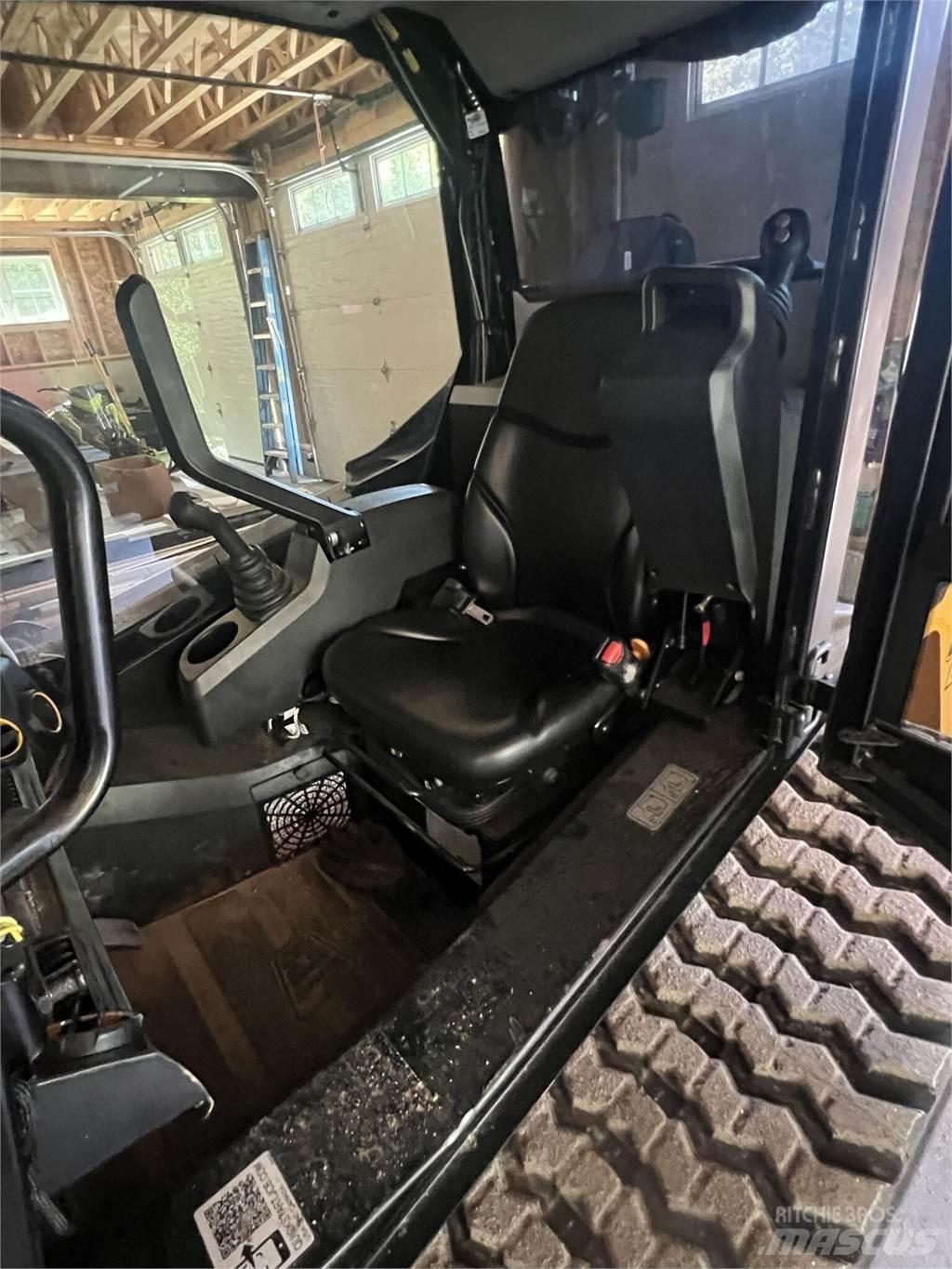 JCB 270T Krautuvai su šoniniu pasukimu