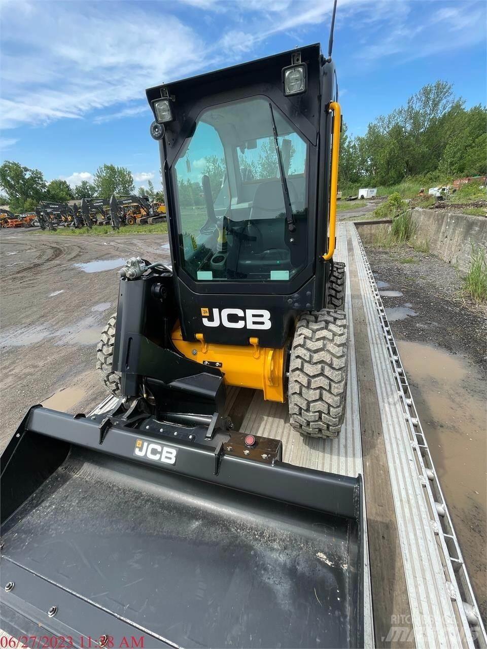 JCB 300 Krautuvai su šoniniu pasukimu