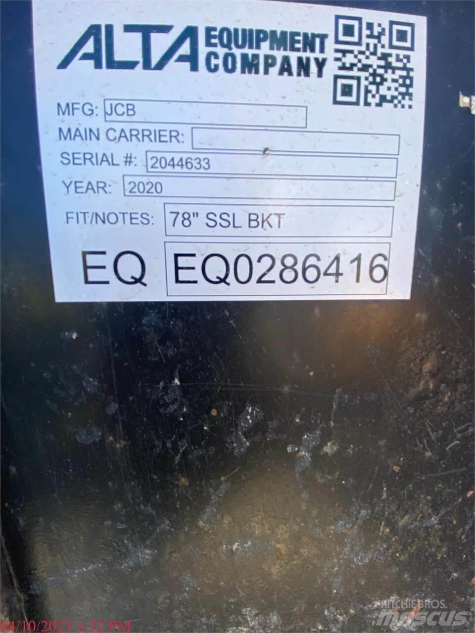 JCB 300T Krautuvai su šoniniu pasukimu