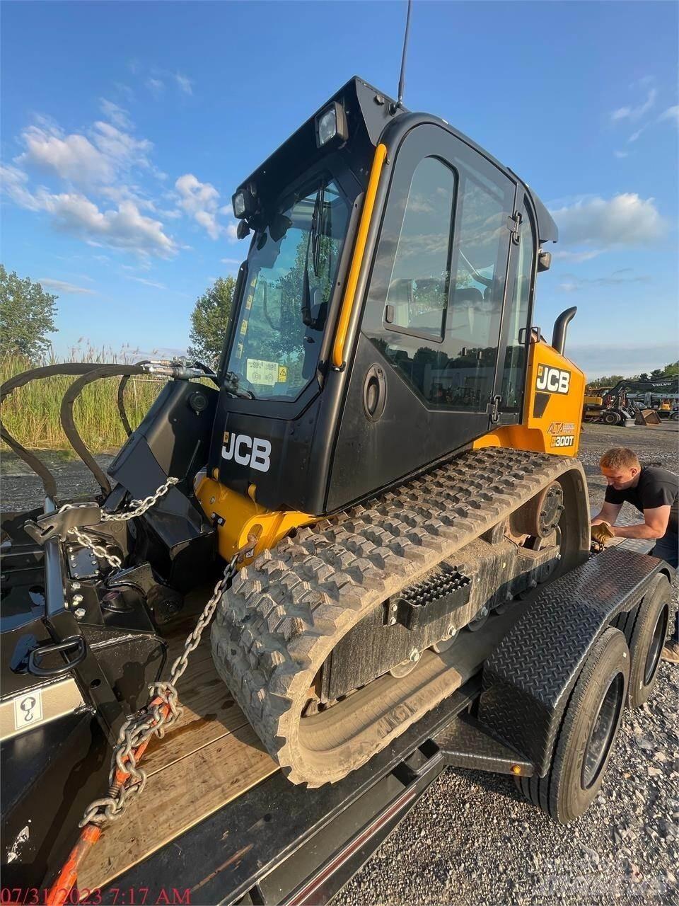 JCB 300T Krautuvai su šoniniu pasukimu