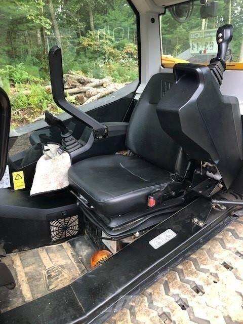 JCB 300T Krautuvai su šoniniu pasukimu