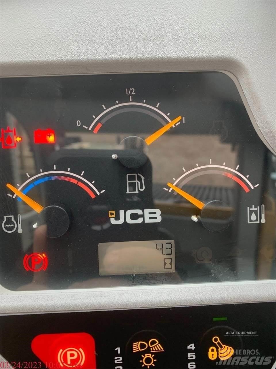 JCB 3TS-8T Krautuvai su šoniniu pasukimu