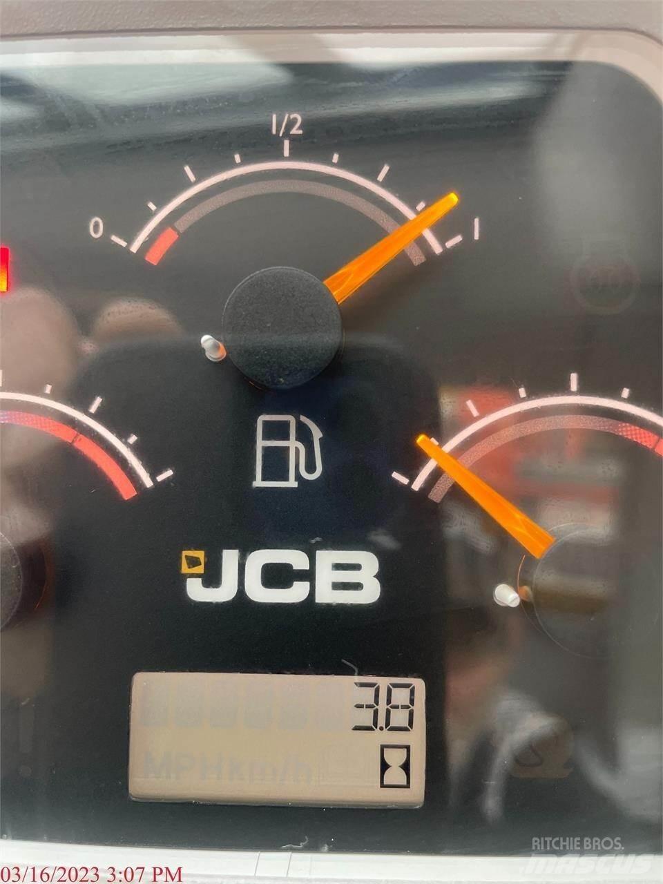 JCB 3TS-8T Krautuvai su šoniniu pasukimu