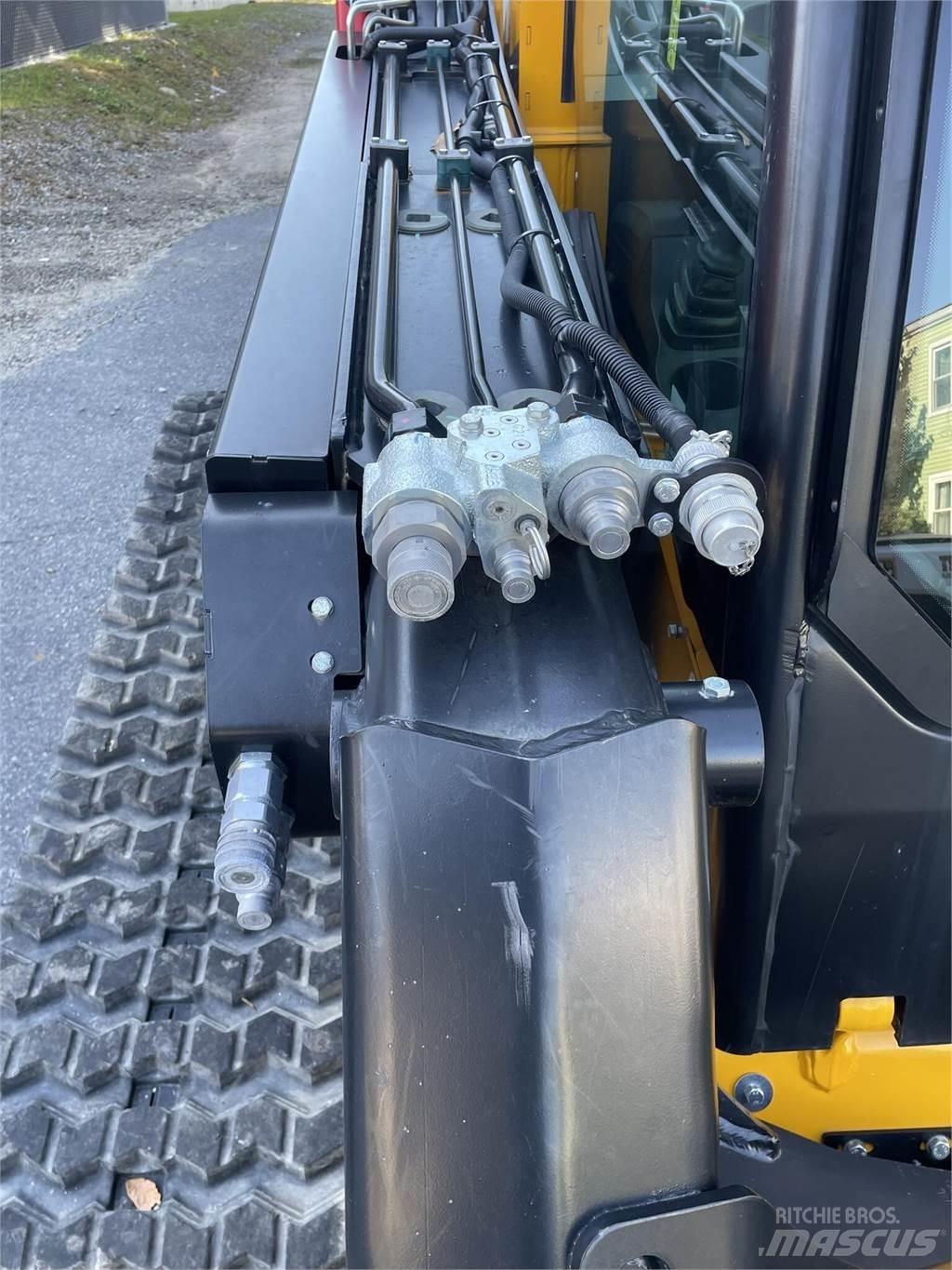 JCB 3TS-8T Krautuvai su šoniniu pasukimu
