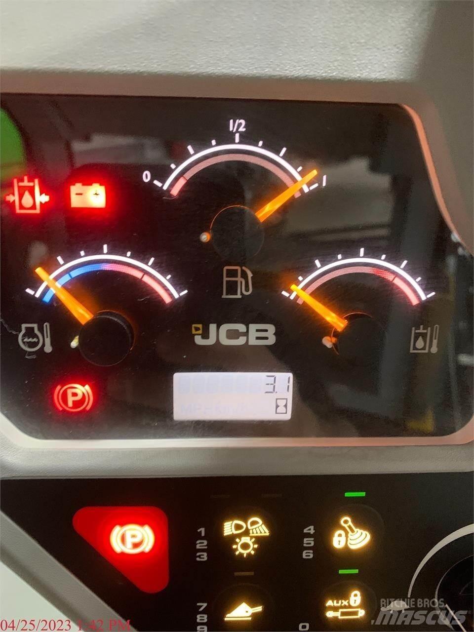 JCB 3TS-8W Krautuvai su šoniniu pasukimu