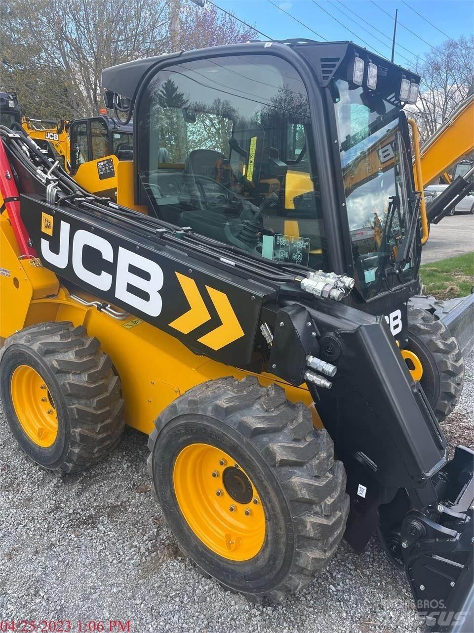JCB 3TS-8W Krautuvai su šoniniu pasukimu