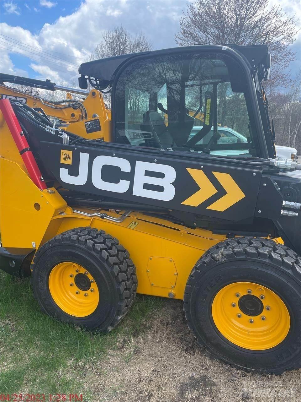 JCB 3TS-8W Krautuvai su šoniniu pasukimu