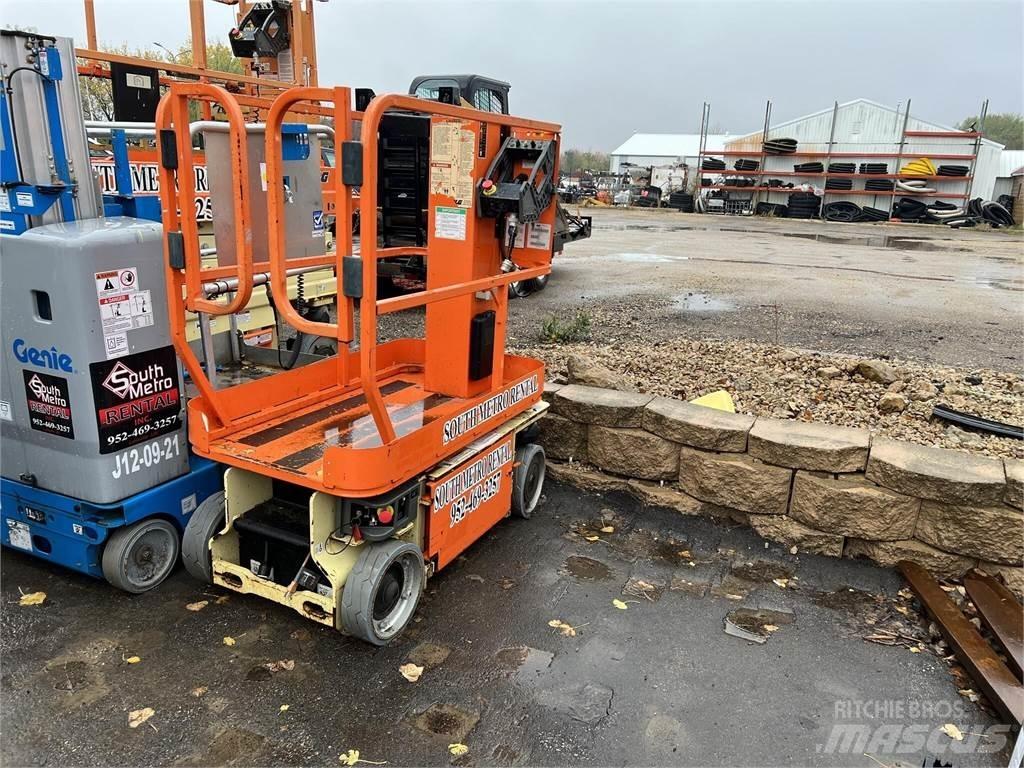 JLG 1230ES Vertikalūs stiebiniai keltuvai