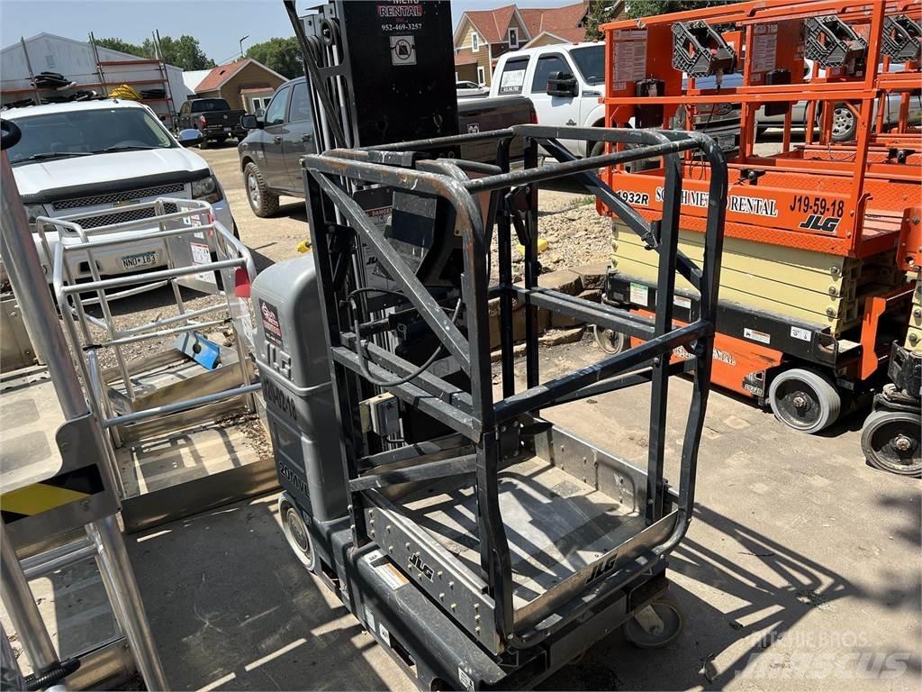 JLG 20MVL Vertikalūs stiebiniai keltuvai