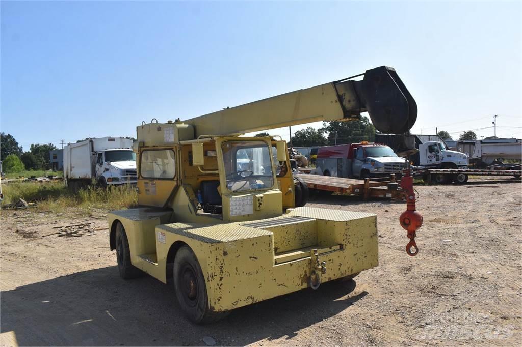 JLG 886D Neapdoroto reljefo kranai
