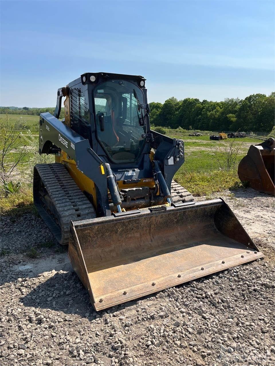 John Deere 333G Krautuvai su šoniniu pasukimu