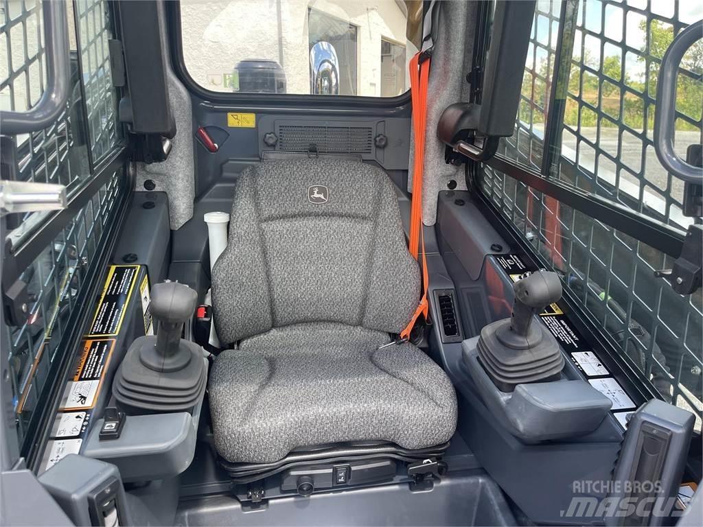 John Deere 333G Krautuvai su šoniniu pasukimu